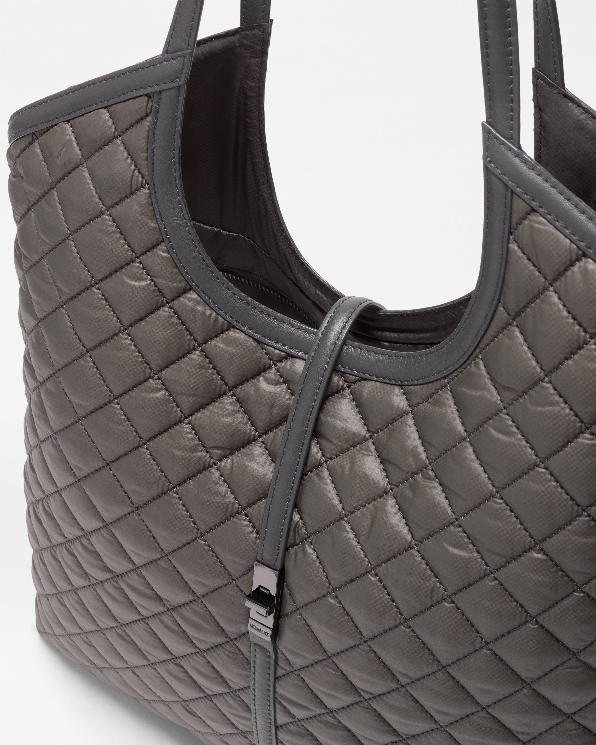 Magnet Large Astor Tote - Image 3