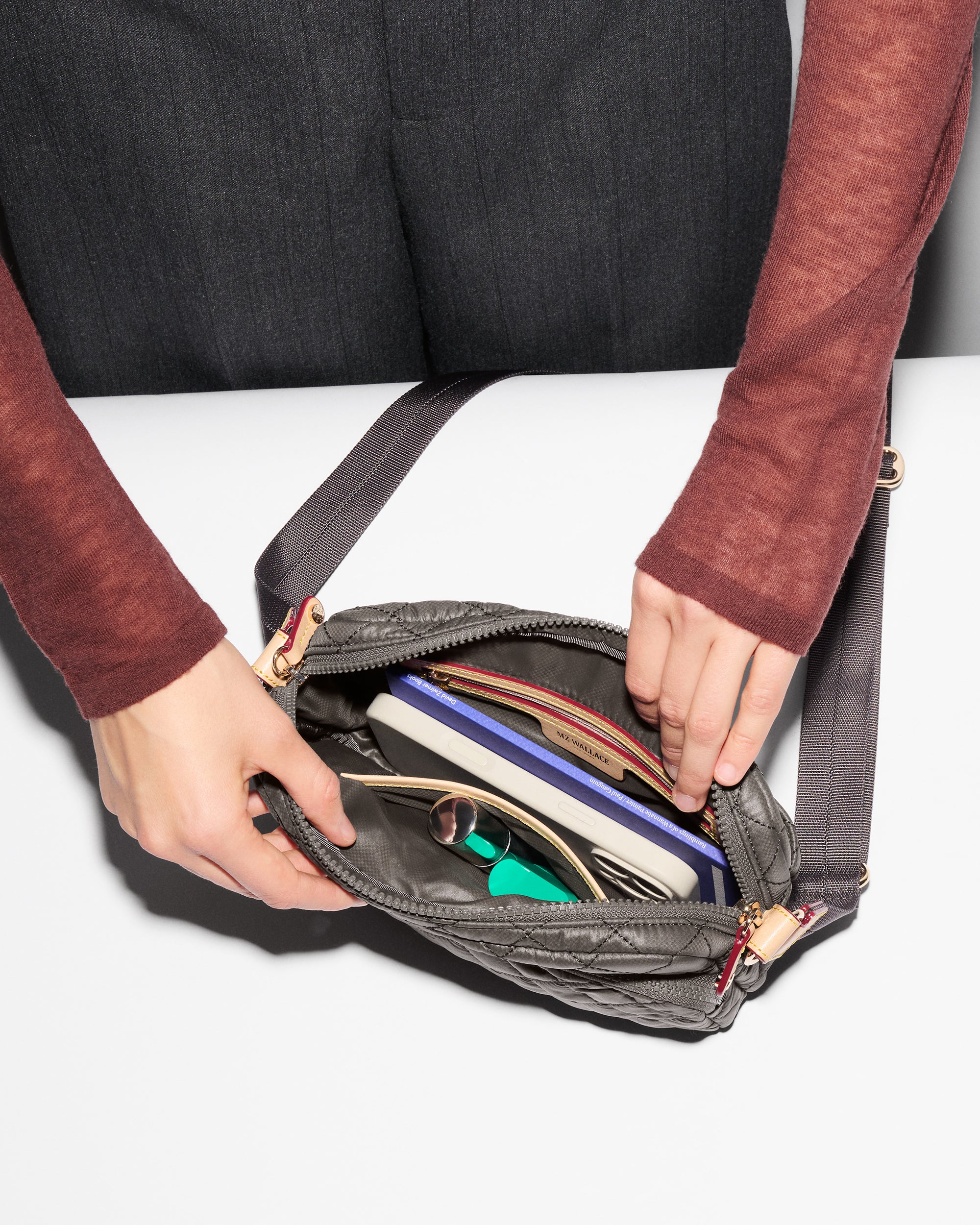 Magnet Small Metro Camera Crossbody Bag - Image 5
