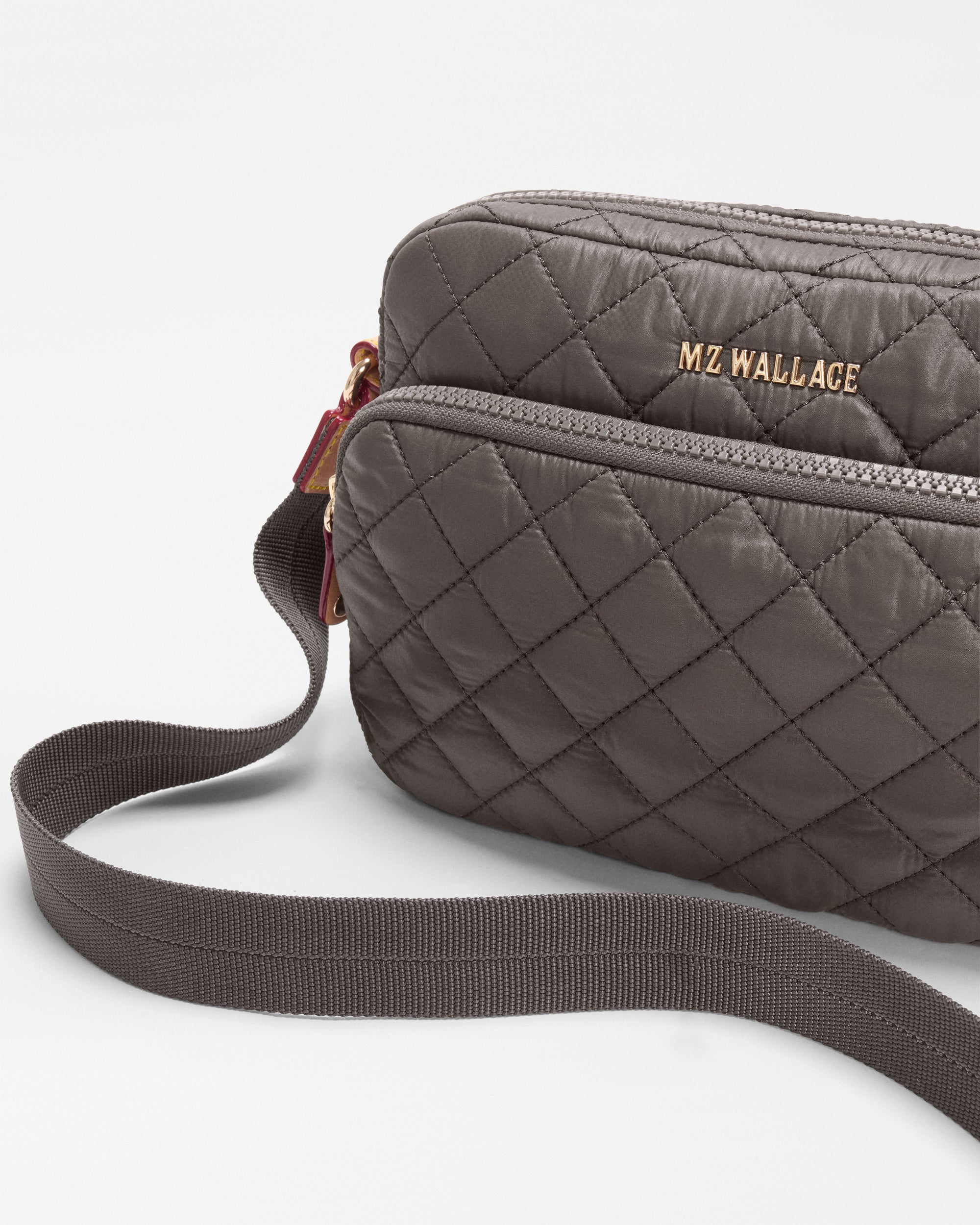 Magnet Small Metro Camera Crossbody Bag - Image 4