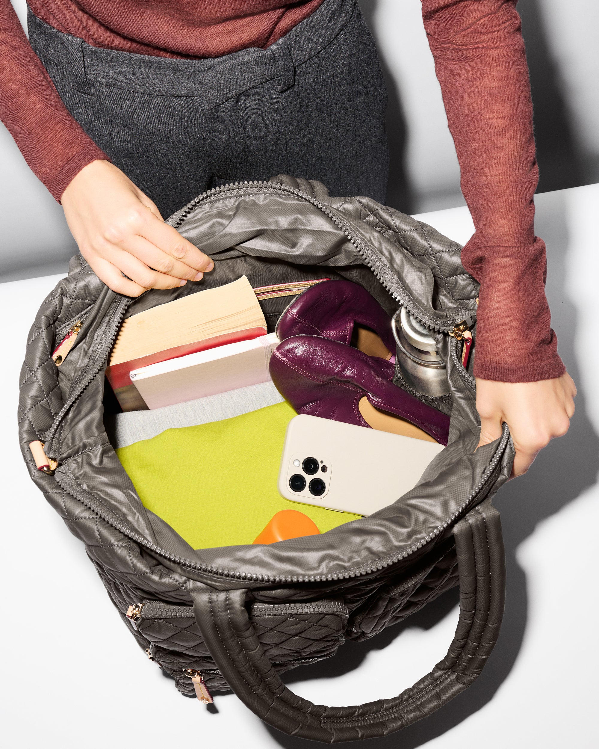 Magnet Large Metro Travel Tote - Image 4