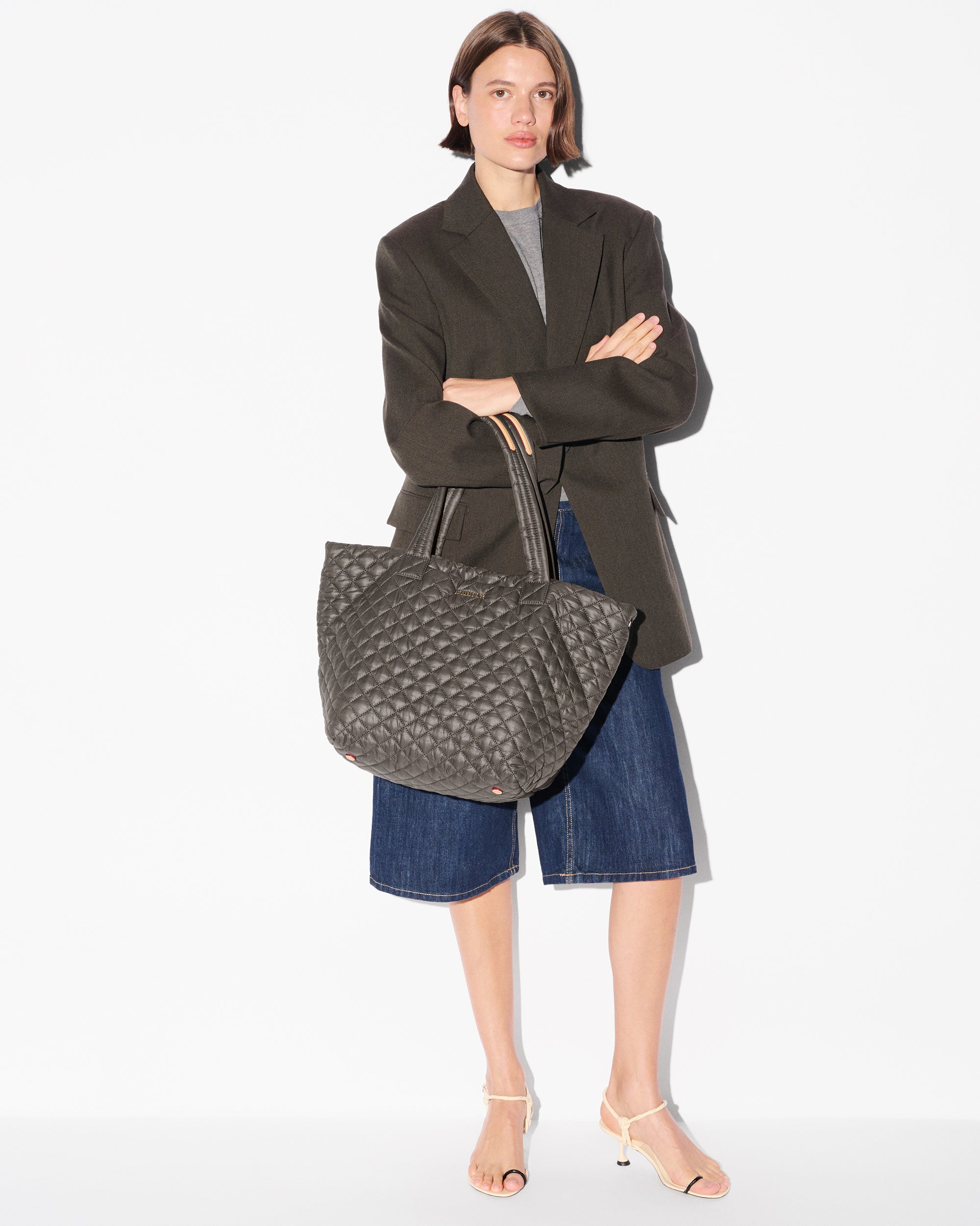 Magnet Medium Metro Tote Deluxe - Image 4