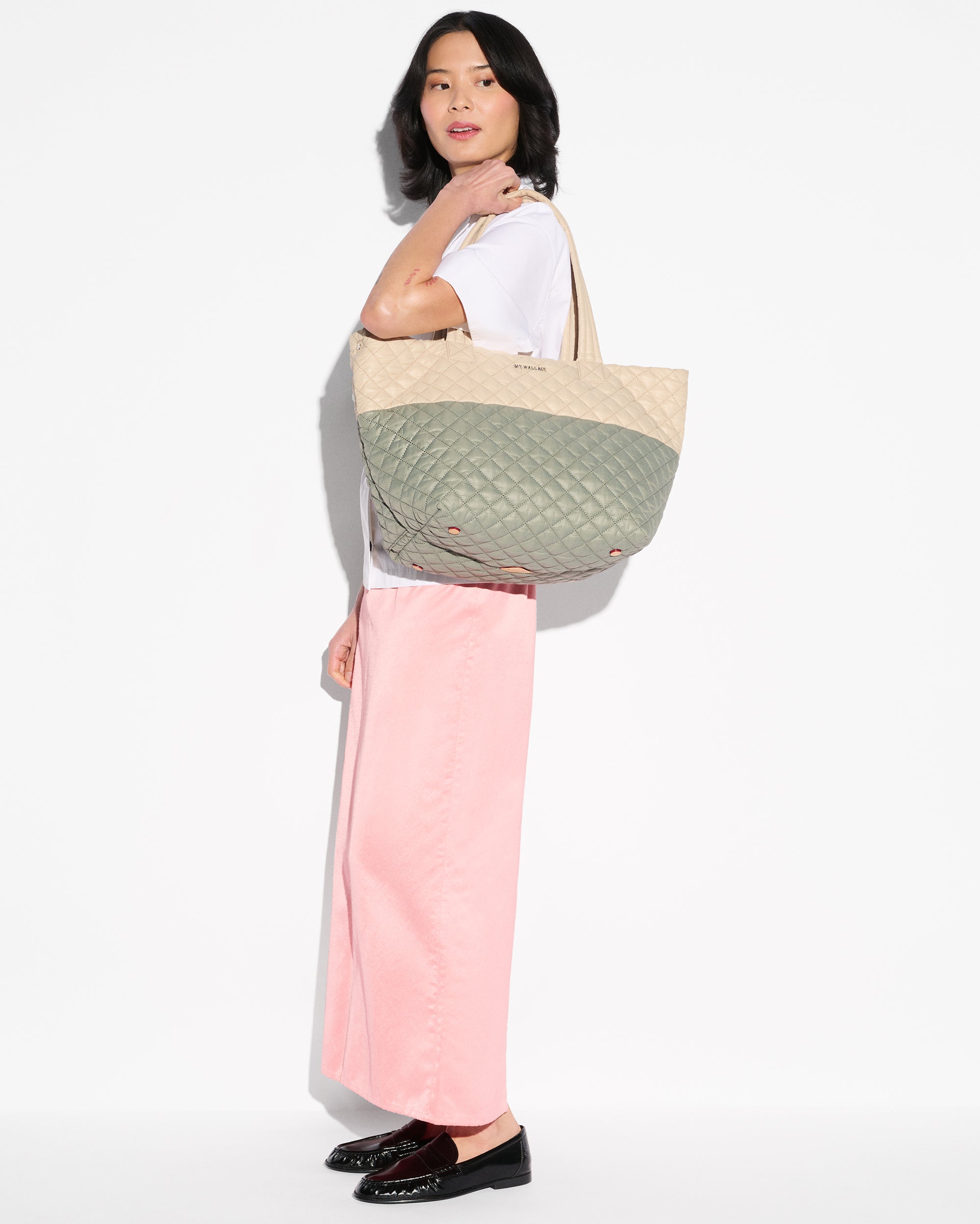 Agave Green/Buff Medium Metro Tote Deluxe - Image 2